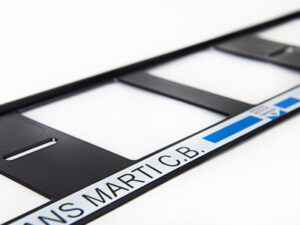 Portamatrículas personalizados para empresas